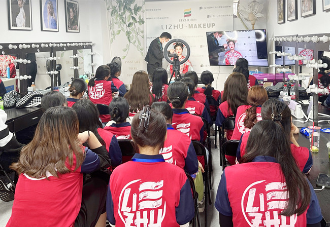 中式秀禾妝容特點，廣西新娘造型專業(yè)學校講解