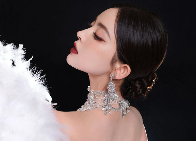  古力娜扎白天鵝仿妝，南寧化妝造型師分享