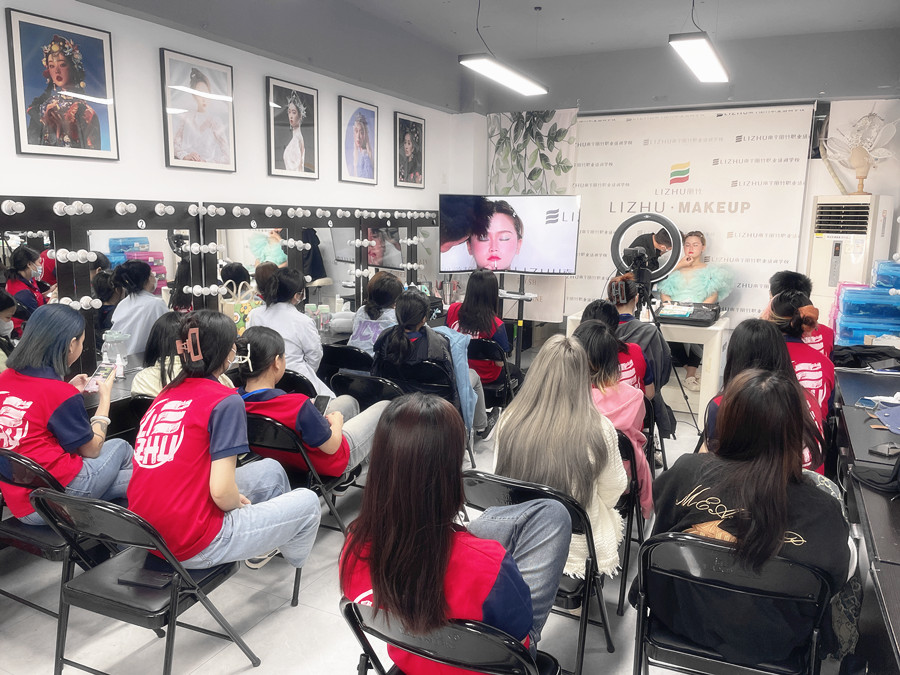 花樣新娘的化妝要點，南寧新娘跟妝培訓(xùn)