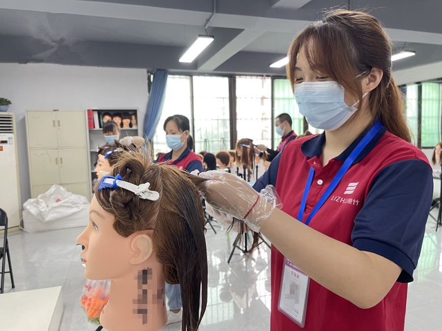 南寧專業(yè)染發(fā)課程內容：秋冬染發(fā)技巧