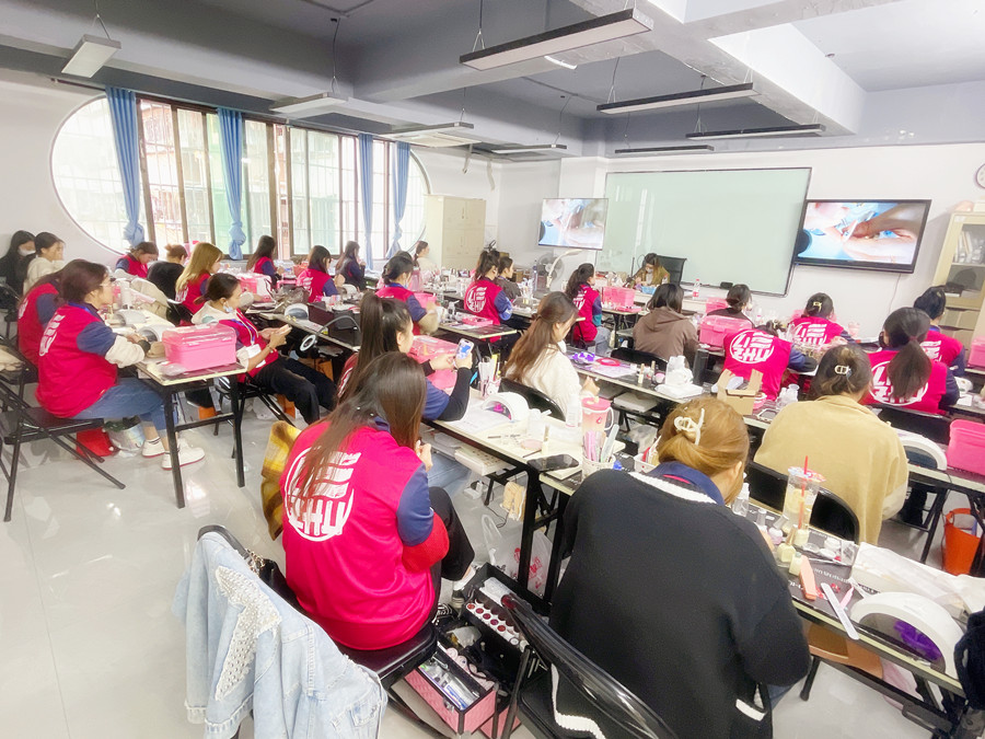 招財貓美甲教程解析，廣西美甲學徒