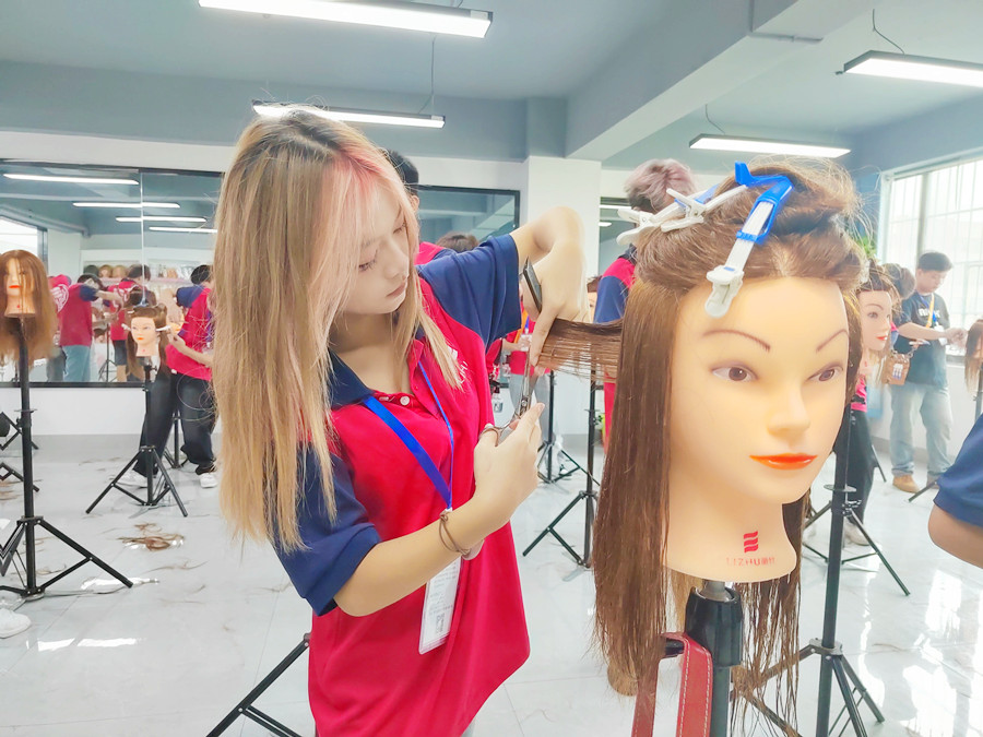 剪齊平和修剪高層次技巧，南寧理發(fā)剪發(fā)培訓