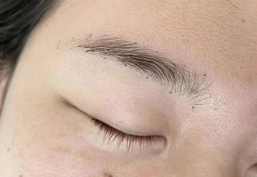 紋眉操作過程技巧，南寧紋繡學(xué)校排名總結(jié)分享