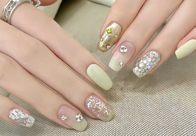 春季彩色美甲，廣西美甲店學(xué)徒推薦款