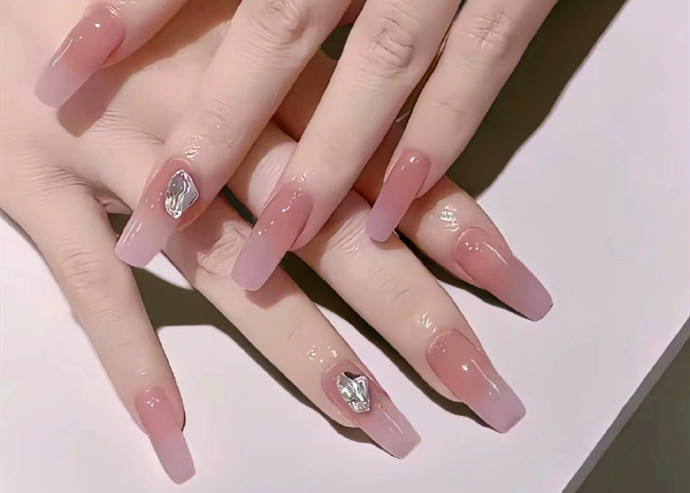 溫柔顯氣質(zhì)美甲，廣西美甲師造型培訓(xùn)推薦