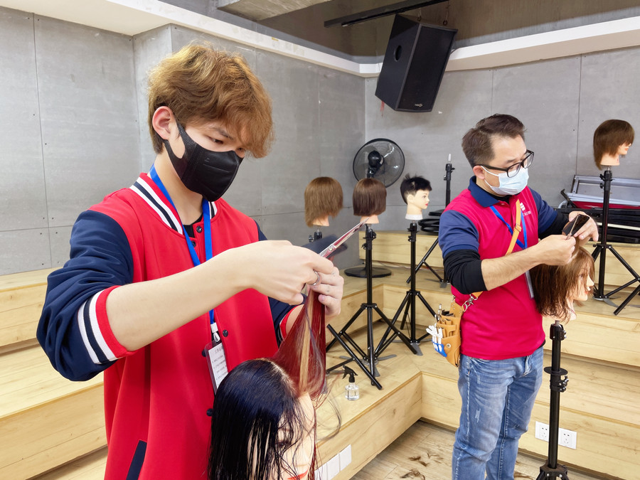 美發(fā)新手必懂的理發(fā)技巧，零基礎(chǔ)學理發(fā)教學