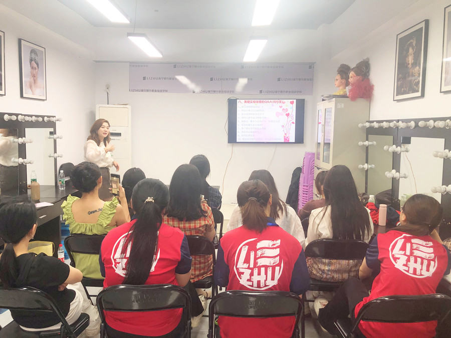 ?南寧美睫培訓(xùn)開班，3月27日如約而至