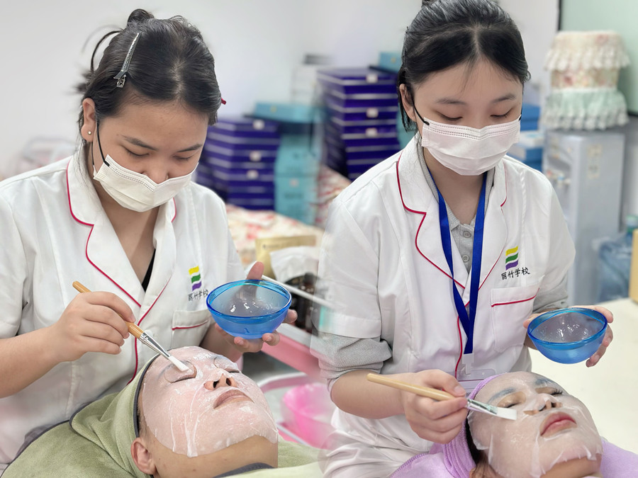 日常面部補水流程，南寧皮膚管理實訓(xùn)