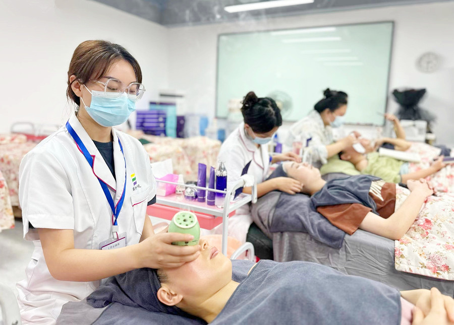 艾灸眼部的步驟，南寧美容健康管理