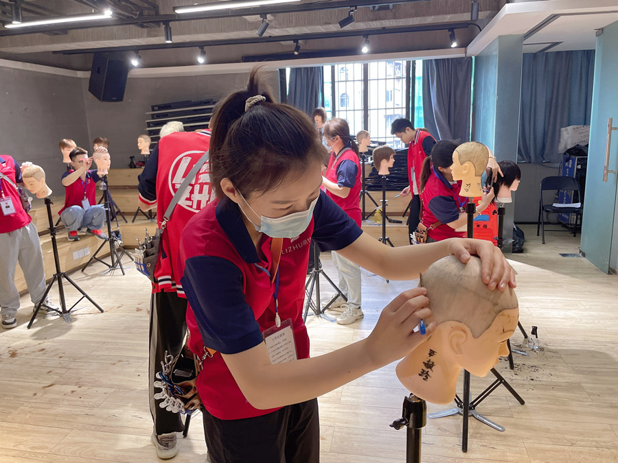 美發(fā)剃刀的使用技巧，廣西美發(fā)理發(fā)職業(yè)學(xué)校告訴你