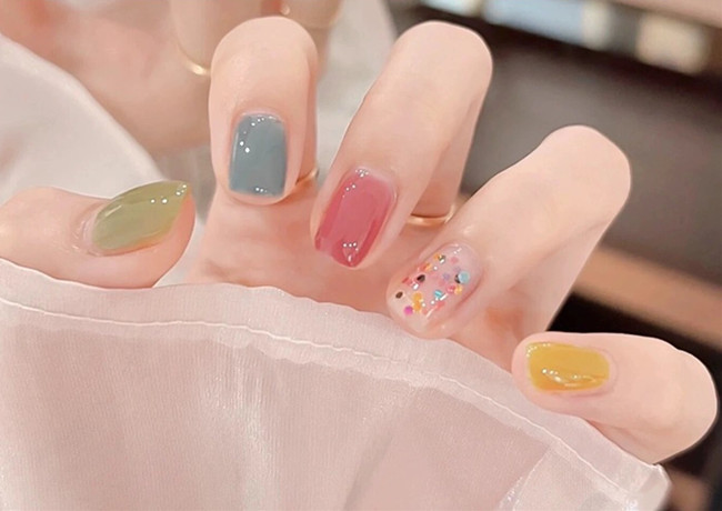 夏日多巴胺美甲，廣西美甲網(wǎng)紅造型培訓(xùn)分享