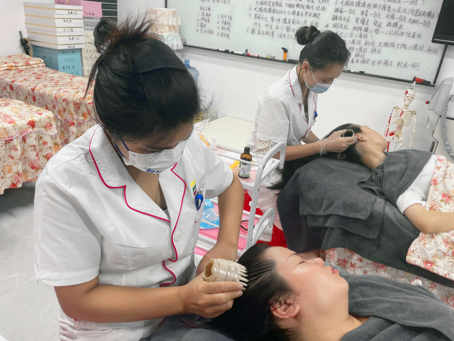 頭療養(yǎng)發(fā)基本流程，南寧頭皮養(yǎng)發(fā)護(hù)理班實(shí)操講解