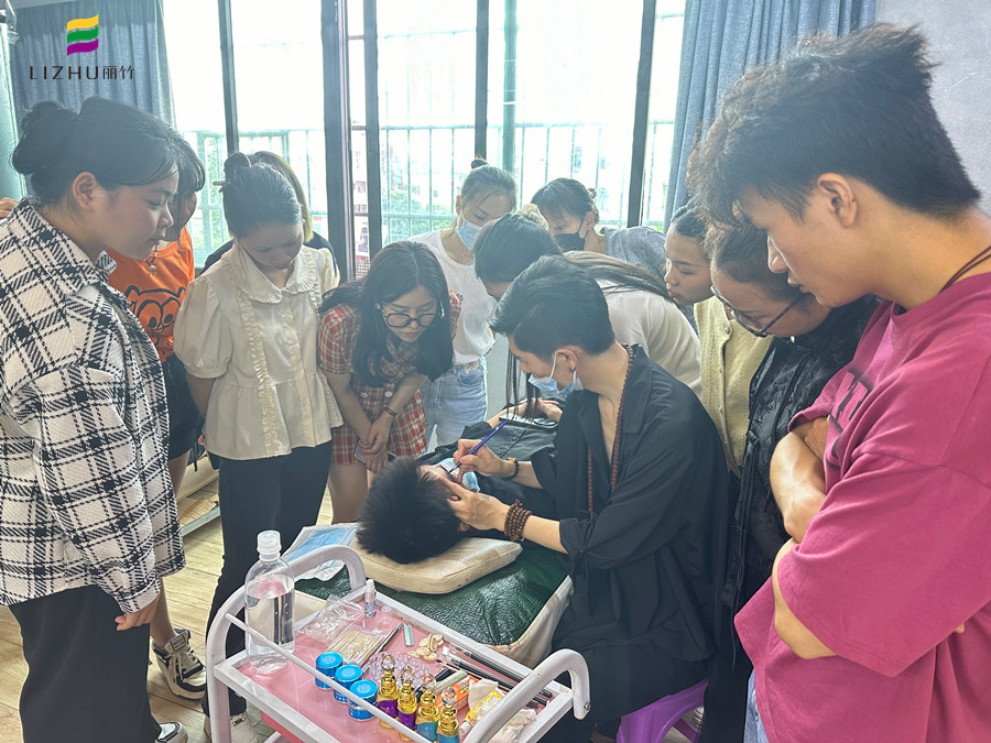 紋眉藝術(shù)感的體現(xiàn)，南寧紋繡造型學(xué)校分享