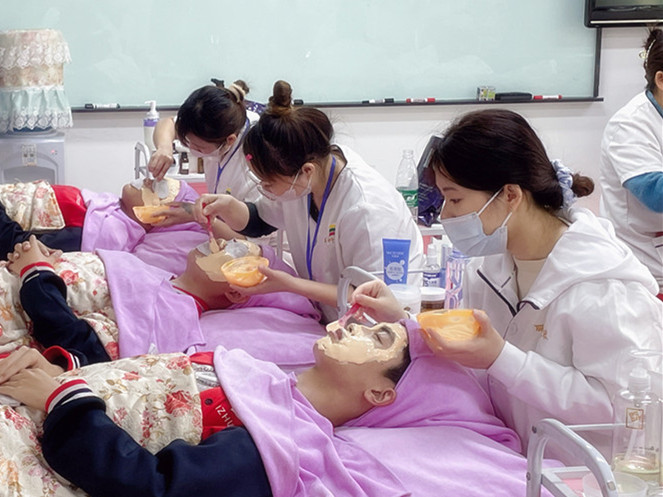 大愛喜歡軟膜粉護(hù)膚的原因，廣西學(xué)皮膚管理