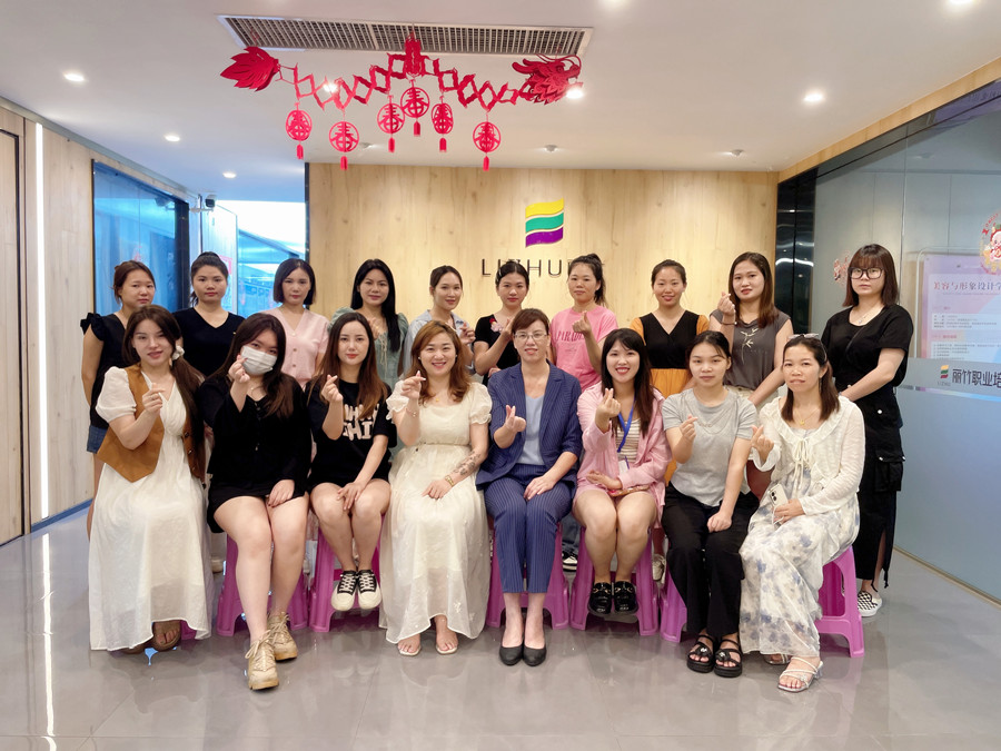 圓滿收官！南寧美睫職業(yè)學校課程結(jié)束