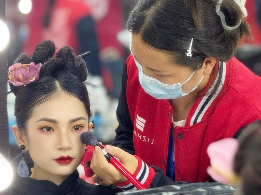 零基礎(chǔ)學(xué)化妝在廣西學(xué)員作品：新中式造型