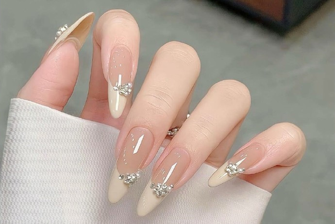 法式蝴蝶結(jié)美甲，廣西美甲款式