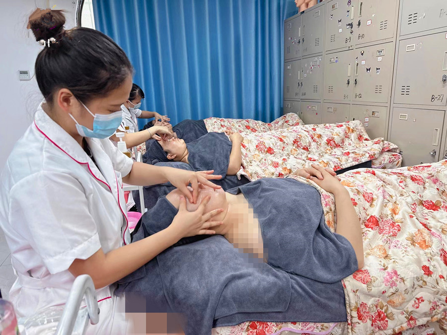 如何緩解魚尾紋的加深？南寧皮膚管理師學(xué)校告訴你