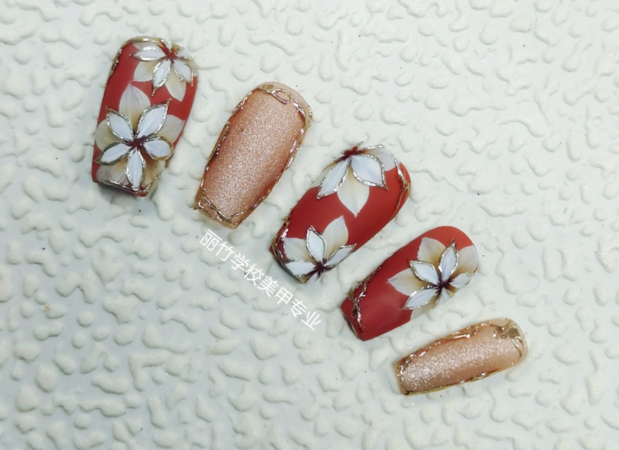 復(fù)古花卉美甲，實(shí)力展示廣西美甲學(xué)校哪家強(qiáng)？