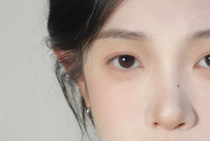 素顏女高妝容教程，南寧化妝培訓(xùn)名校手把手教學(xué)