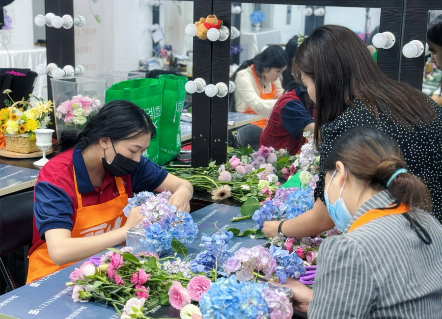 優(yōu)雅瀑布桌花布置，學(xué)花藝沒(méi)經(jīng)驗(yàn)