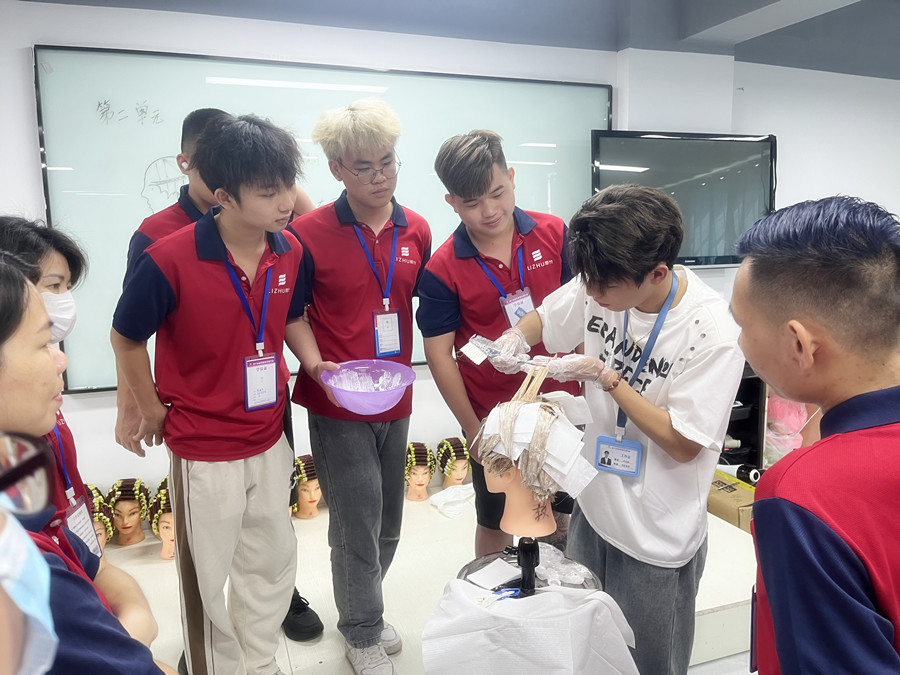 染發(fā)如何涂染膏？南寧專業(yè)燙染分享