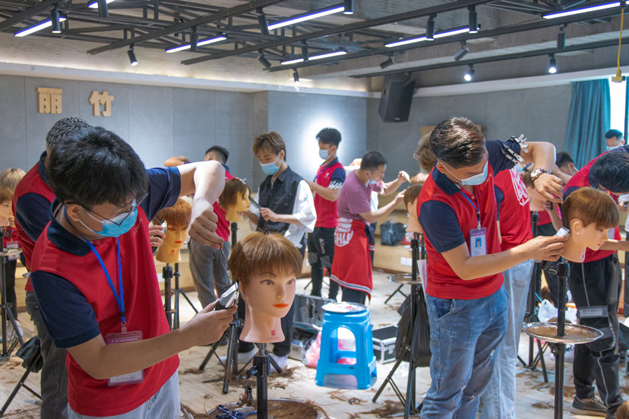 南寧美發(fā)學(xué)校如何上課？隨到隨學(xué)！