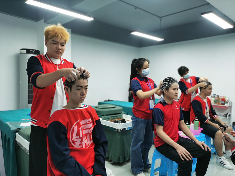 廣西洗護課程：頭發(fā)到底應(yīng)該怎么洗？