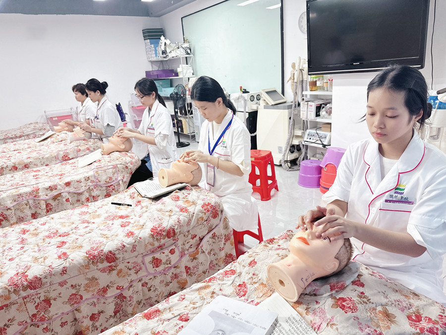 南寧培訓(xùn)美容師課程，從認識面部開始