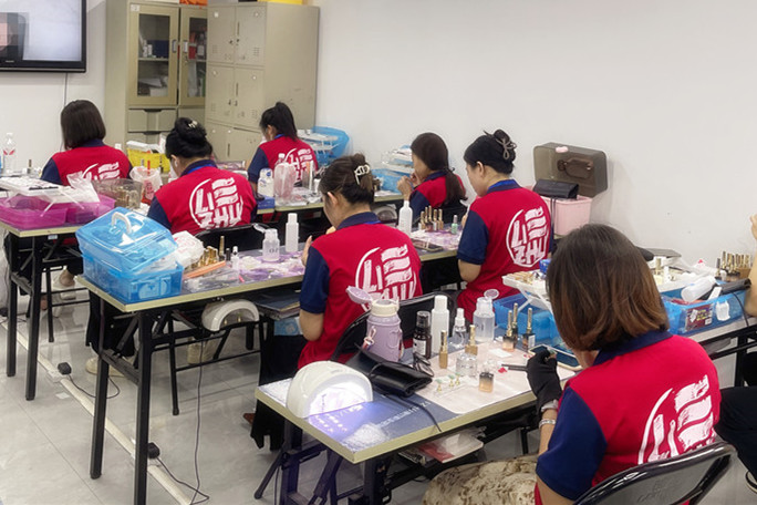 黑色系ins風(fēng)美甲，廣西美甲名?？钍浇榻B