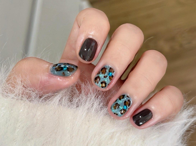 秋季豹紋美甲，南寧美甲培訓(xùn)中心分享