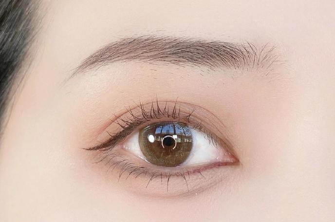 偽素顏眼妝教程，廣西化妝中心手把手教你