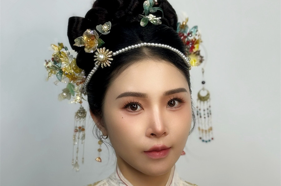 國潮新中式造型，南寧化妝新娘跟妝學校