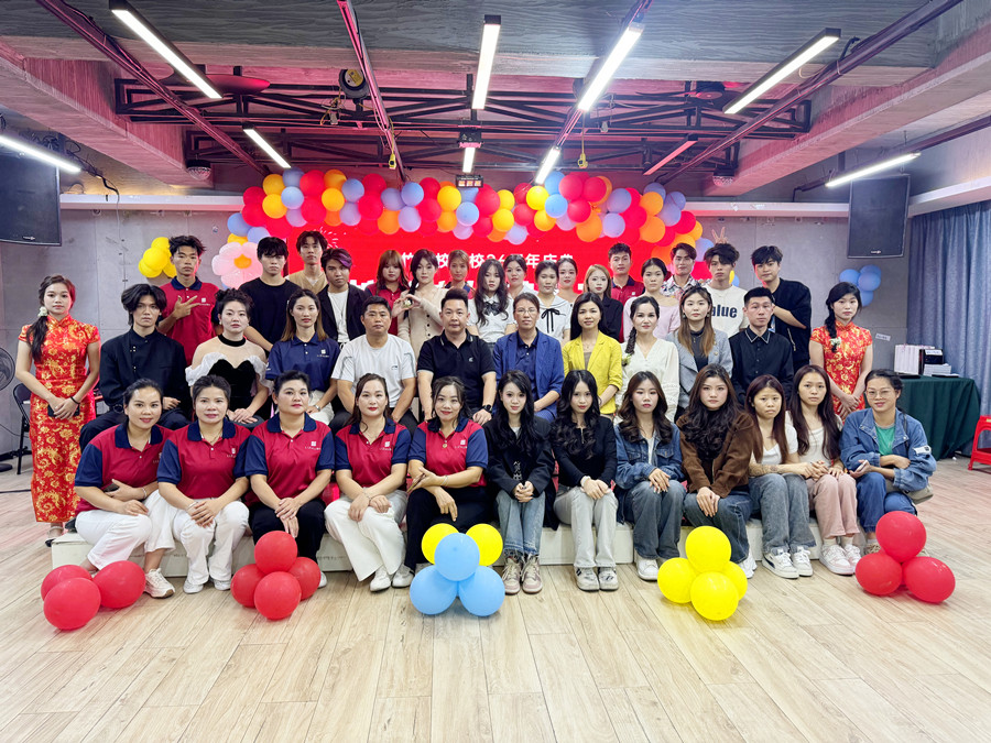 11月8日，南寧麗竹職業(yè)培訓(xùn)學(xué)校校園文化藝術(shù)節(jié)盛大舉辦