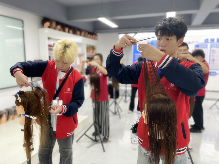 南寧理發(fā)學(xué)校：為何建議女士定期剪發(fā)？