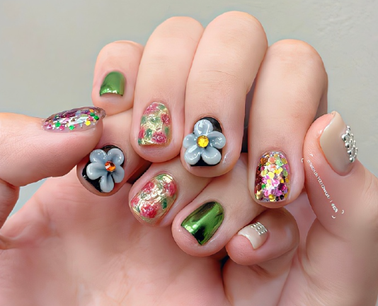 氛圍感美甲，廣西美甲藝術(shù)學校收集整理