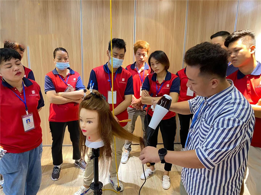 快速洗吹頭發(fā)的技巧，廣西吹風造型整理