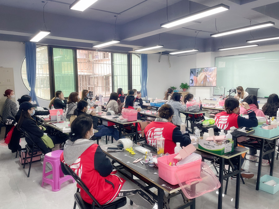 廣西學(xué)美甲零經(jīng)驗：光療甲知識問答（上）