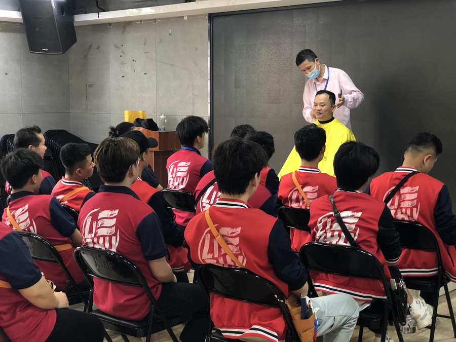 南寧學(xué)快剪：理發(fā)培訓(xùn)都要學(xué)哪些內(nèi)容？