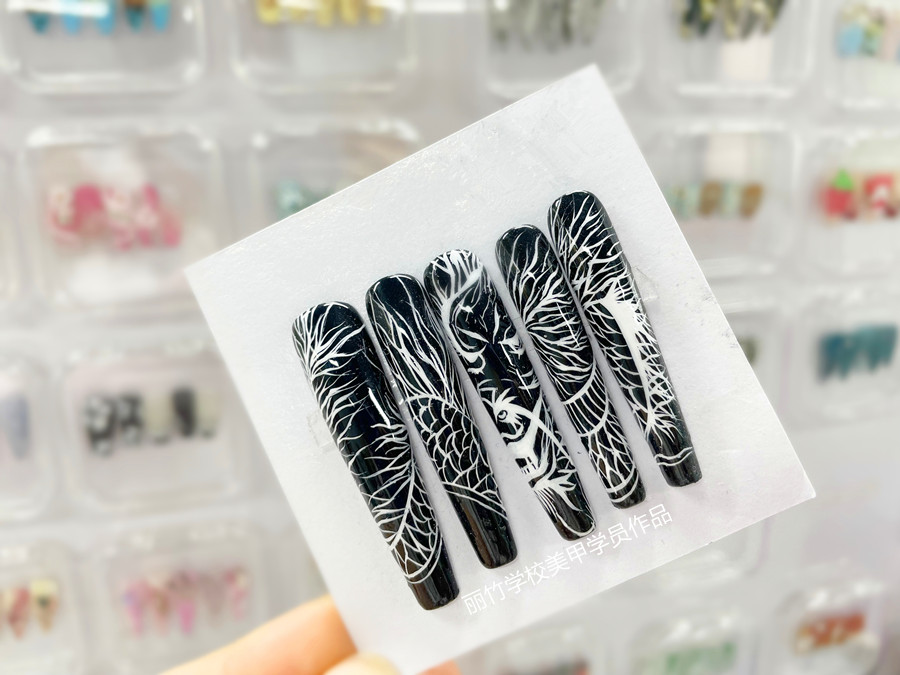 國風線條美甲，南寧學美甲哪里專業(yè)？