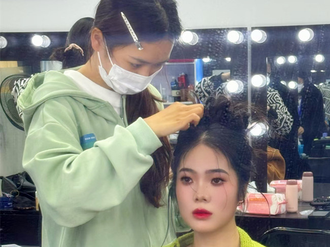 千金禮服造型，廣西高彩造型學(xué)校學(xué)員作品