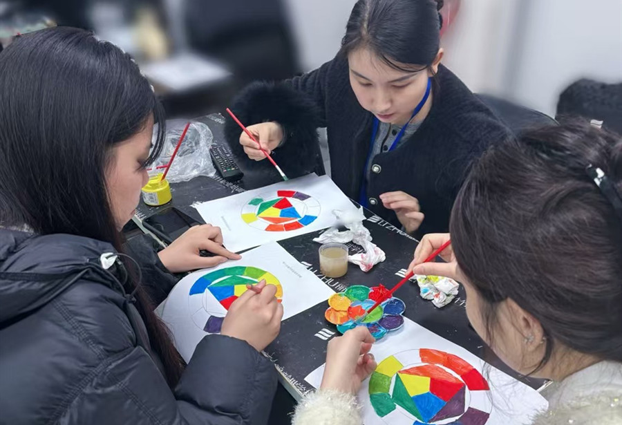 十二色相環(huán)有哪些顏色？廣西化妝基礎(chǔ)教學(xué)