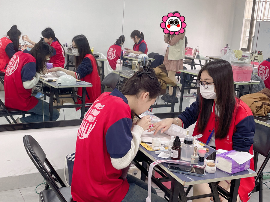 紙托光療延長技巧，廣西美甲專業(yè)教學(xué)