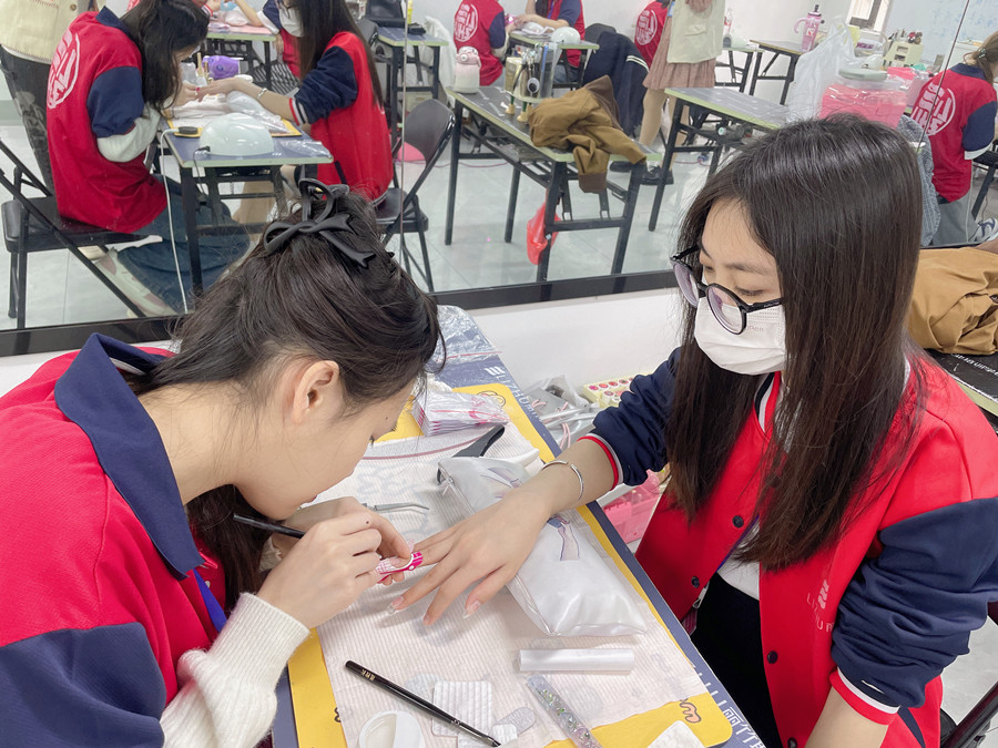 光療美甲進氣泡怎么辦？南寧美甲課件講解