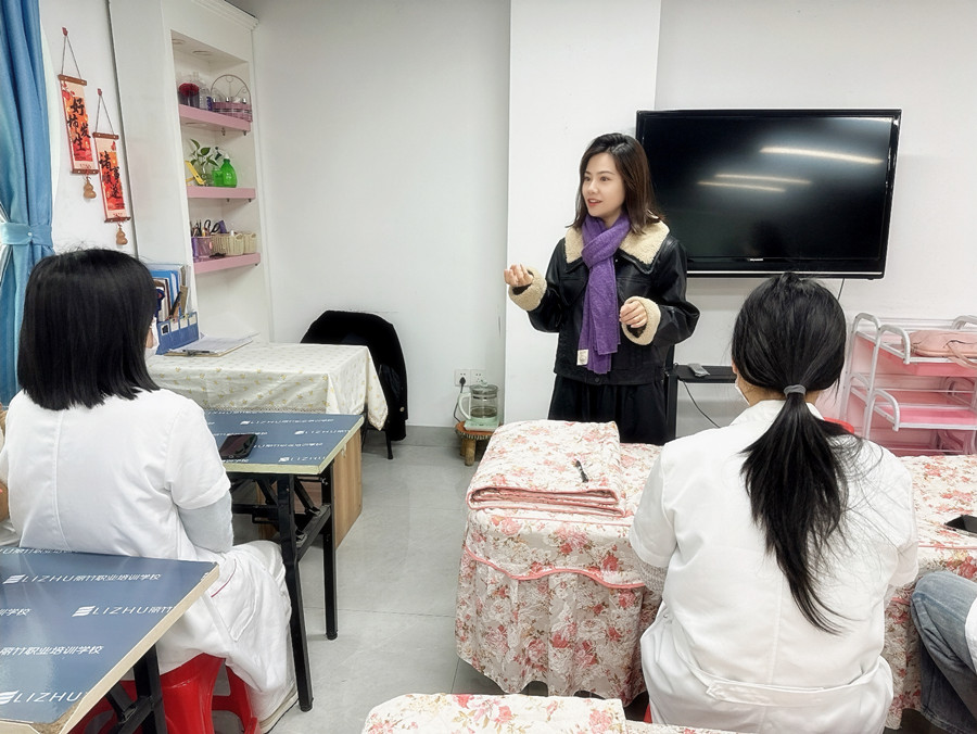 南寧美容師招聘，廣西南寧專業(yè)美容學(xué)校舉行就業(yè)宣講會(huì)