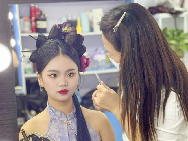 清冷新中式，南寧美妝學(xué)院零基礎(chǔ)學(xué)員作品