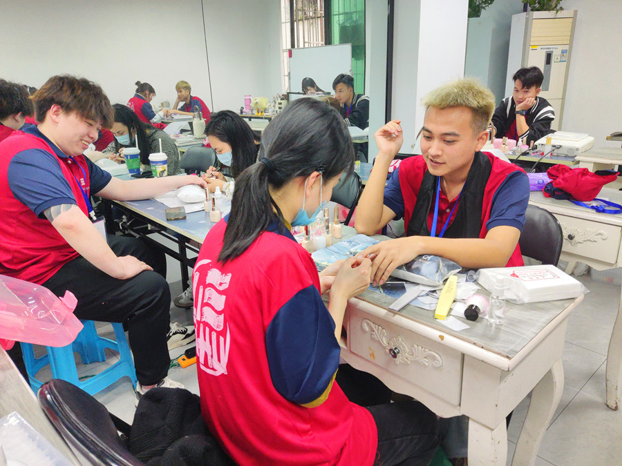 學(xué)美甲從零開始：男士美甲如何選擇？