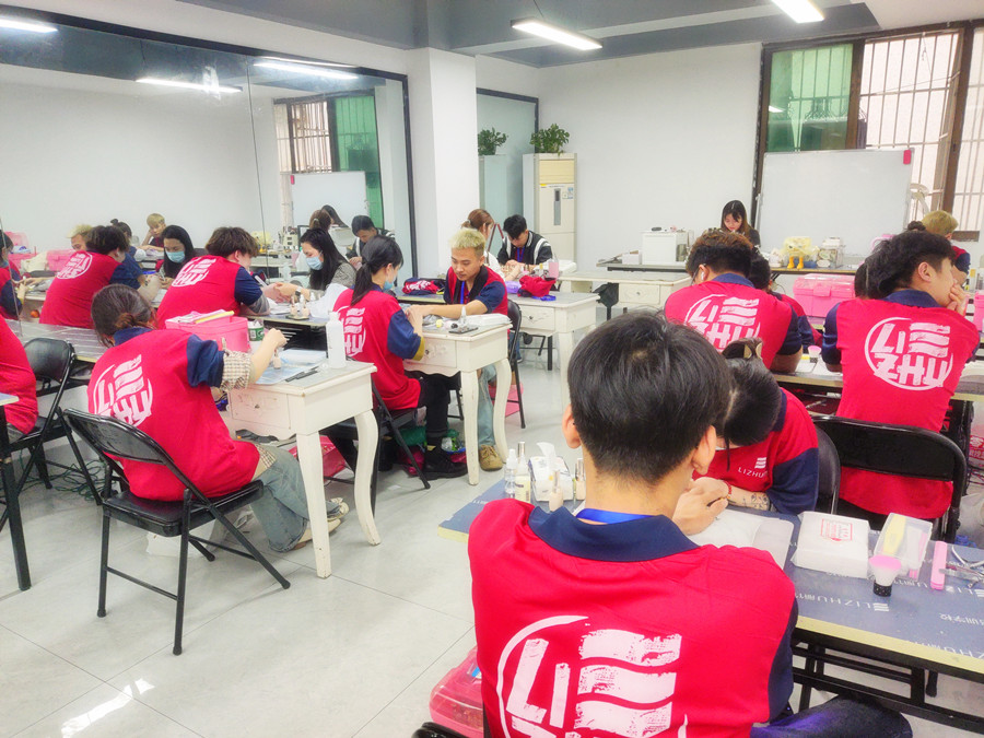 廣西美甲培訓(xùn)課堂：櫻桃蝴蝶結(jié)美甲