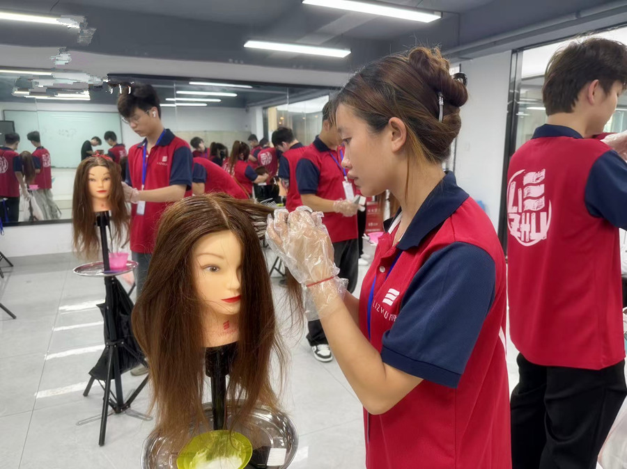 刷染膏的重點(diǎn)，學(xué)燙發(fā)零基礎(chǔ)