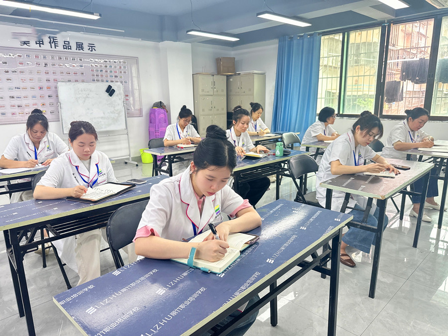 南寧學(xué)美容去哪學(xué)？南寧美容培訓(xùn)哪里好？